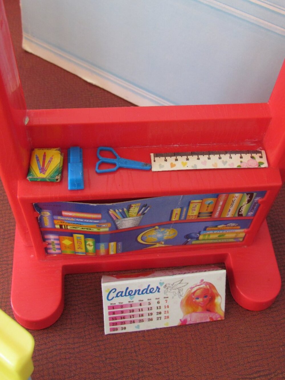 TEACHER BARBIE for KINDERGARTEN & GRADE SCHOOL w DESKS & FUN CLASSROOM ITEMS - Picture 3 of 8
